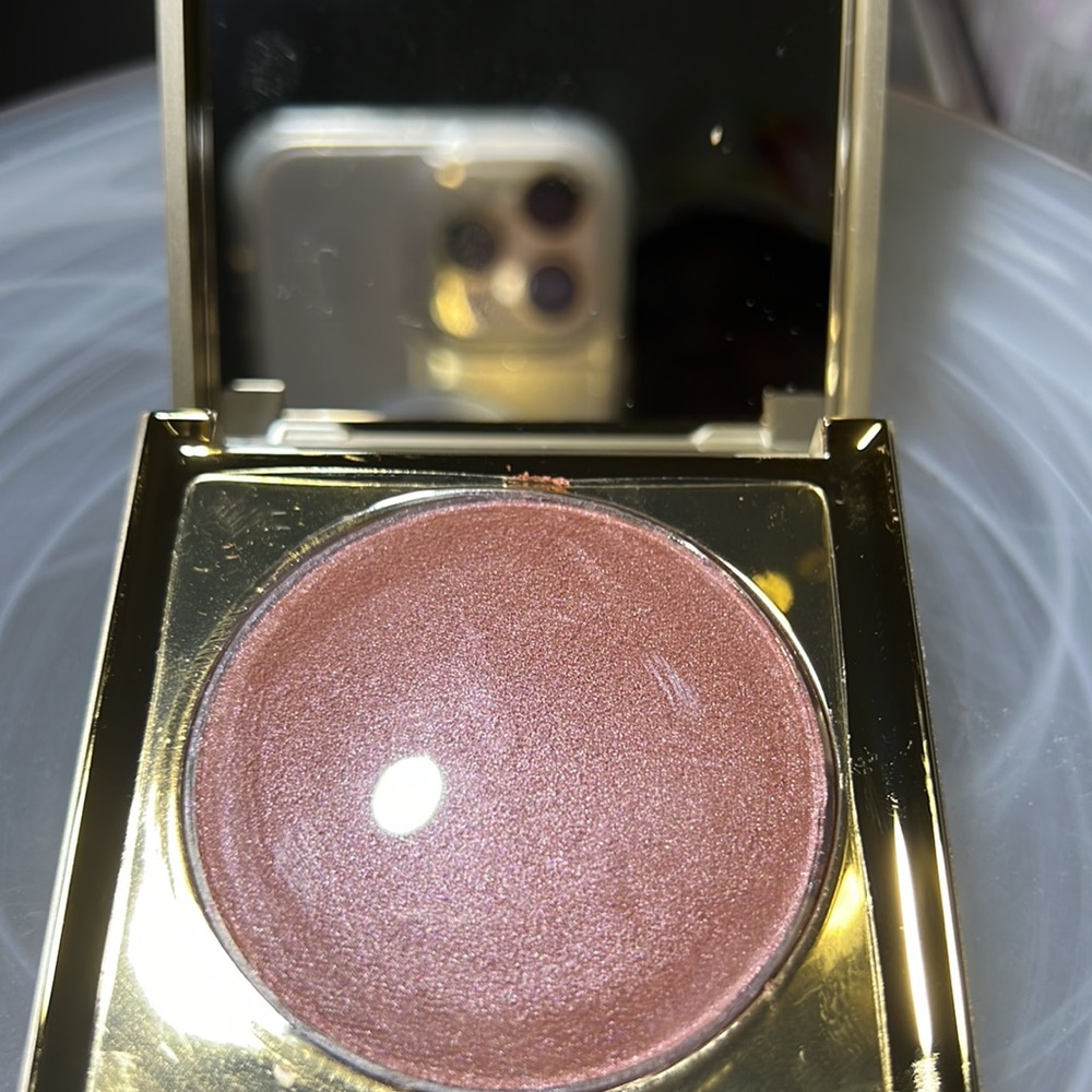 NWT STILA Hue Highlighter in Luminescence. $18